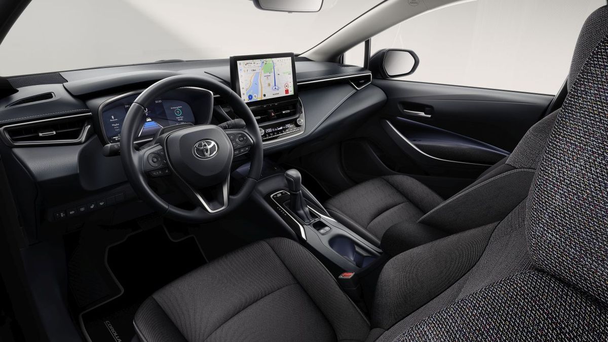 Prodej nových aut za 11 měsíců vzrostl o 6,2 % na 227 052 vozů. Nováček na bedně už na třetí místo nejspíš nikoho nepustí